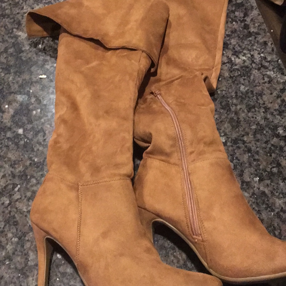 D6DK women size 8 fashion heel suede
